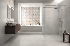 Betonoptik
Bodenfliese: 60x60cm, 43,61 EUR/qm (auch Wand links) 
Wandfliese rechts: 60x120cm, 64,33 EUR/qm 
Dekor: 60x60cm, 81,13 EUR/qm 
Front Badewanne: 7,5x60cm, 61,51 EUR/qm